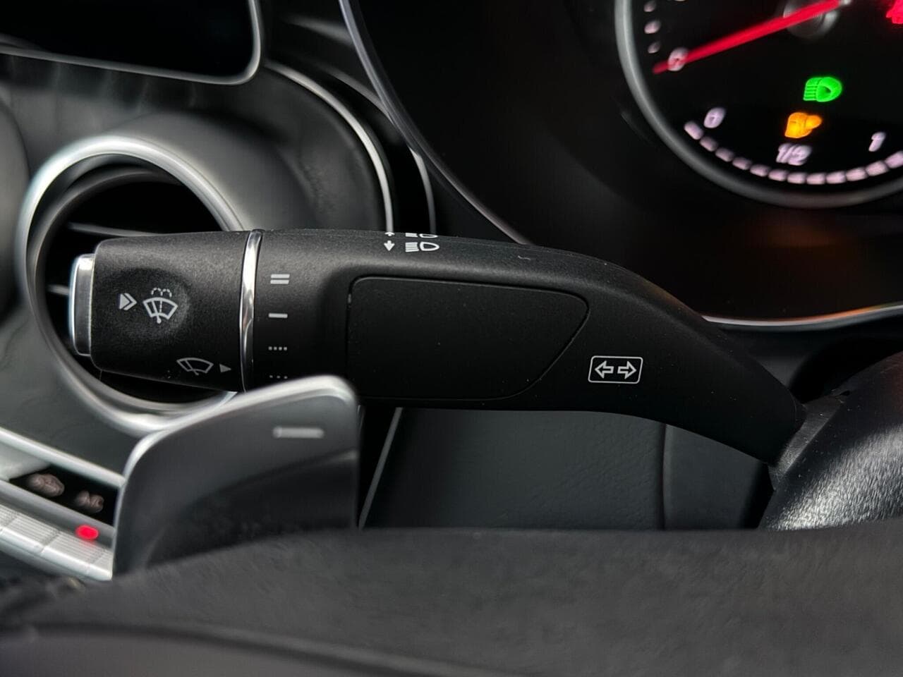 Mercedes-Benz C Class thumbnail Misc Controls