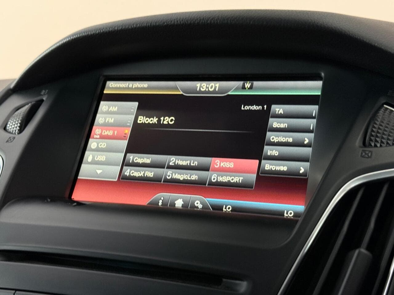 Ford Focus thumbnail Infotainment System