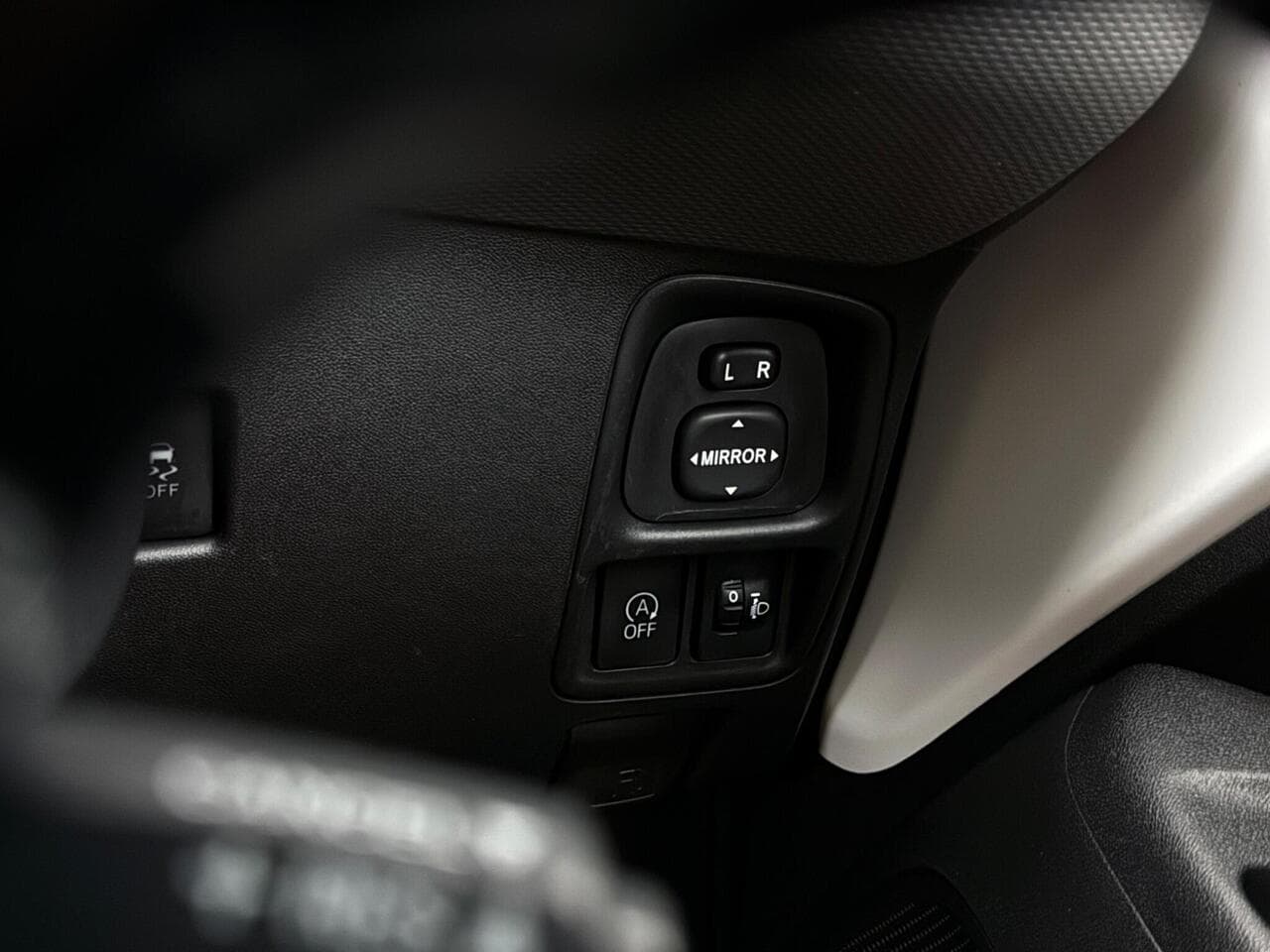 Peugeot 108 thumbnail Misc Controls