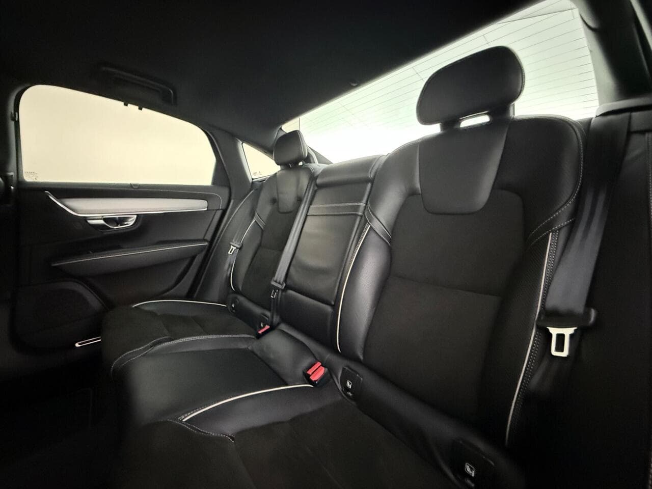 Volvo S90 thumbnail Seats Rear