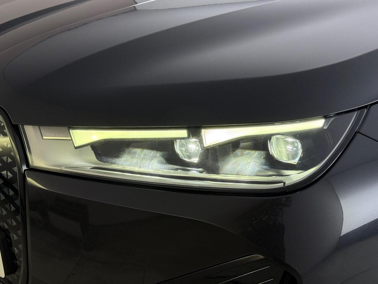 BMW iX thumbnail Lights Front