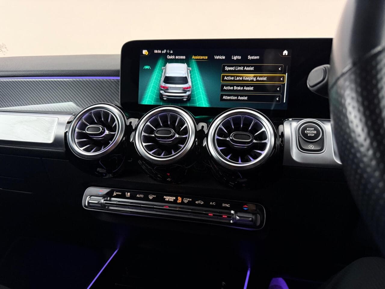 Mercedes-Benz GLB thumbnail Infotainment System