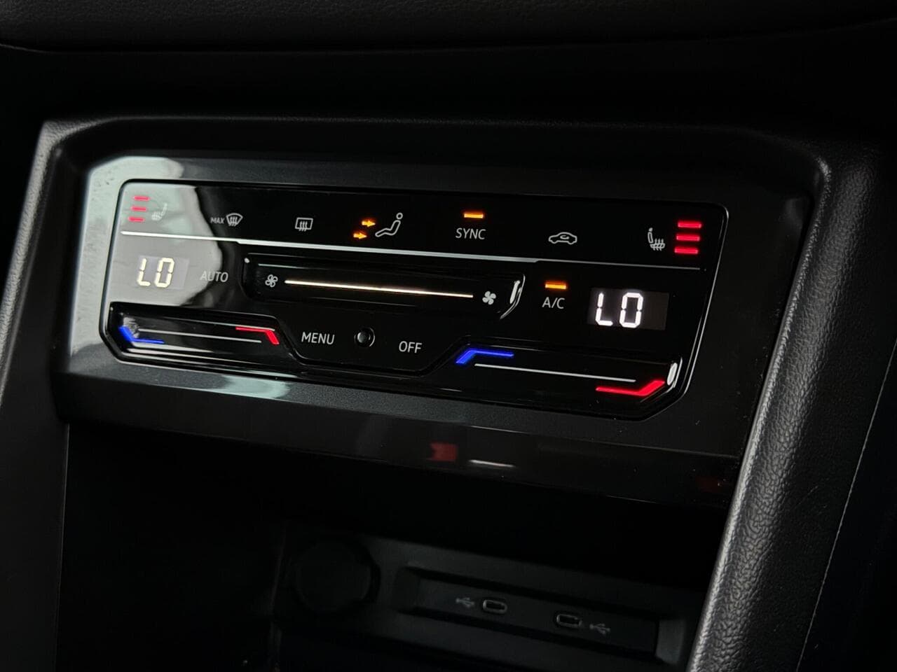 Volkswagen Tiguan thumbnail Infotainment System