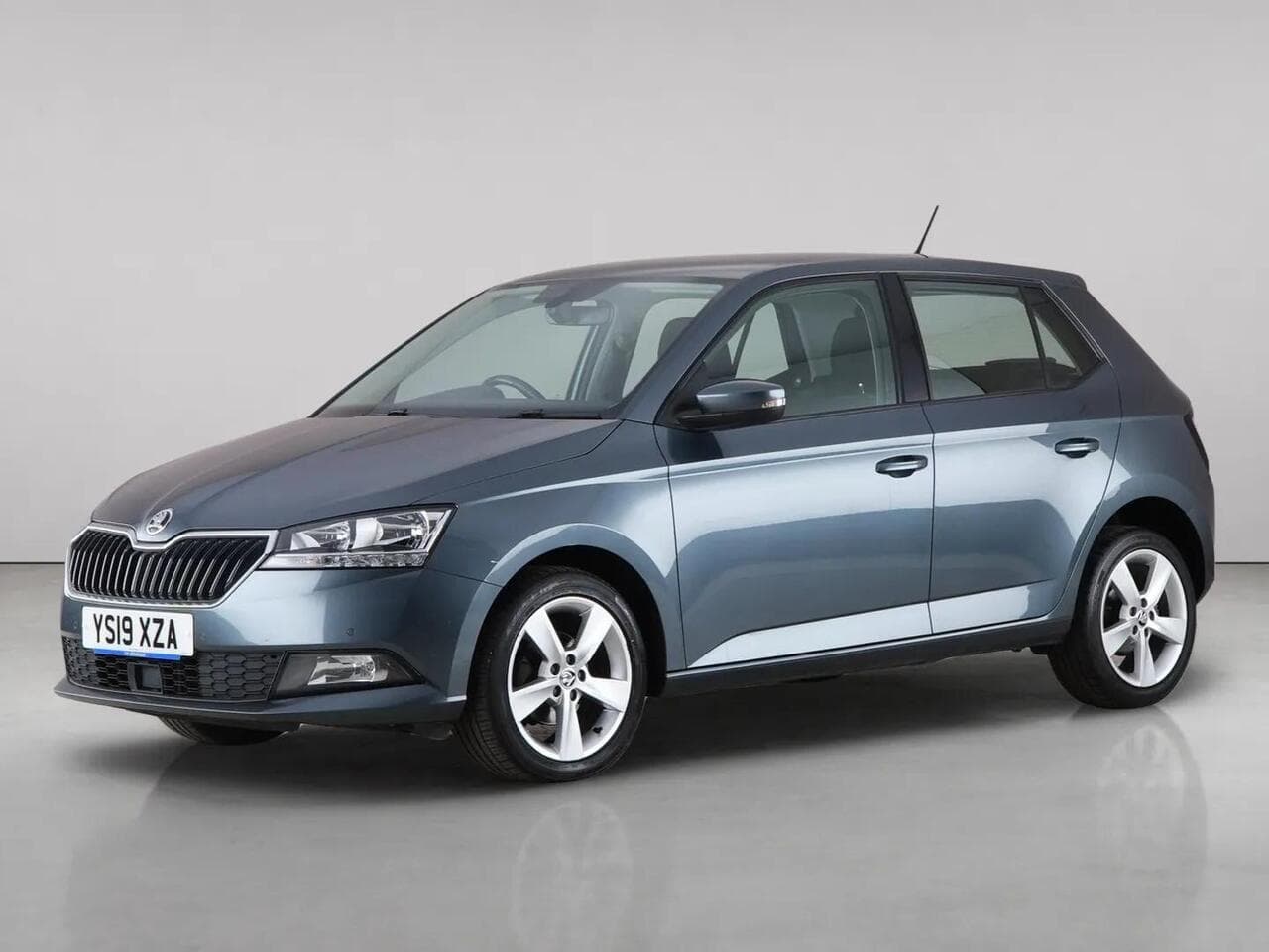 Skoda Fabia thumbnail Front Left