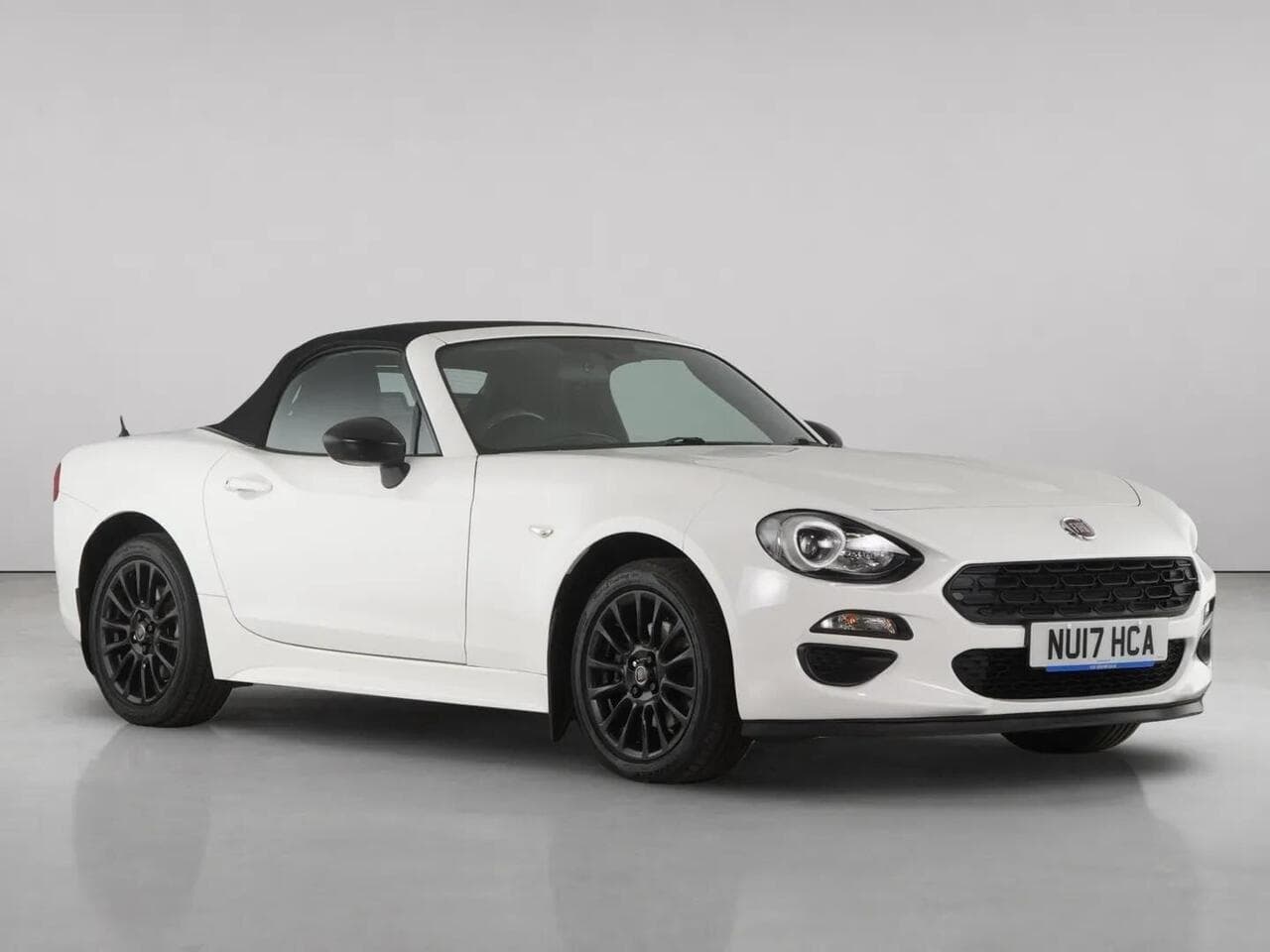 Fiat 124 Spider thumbnail Front Right