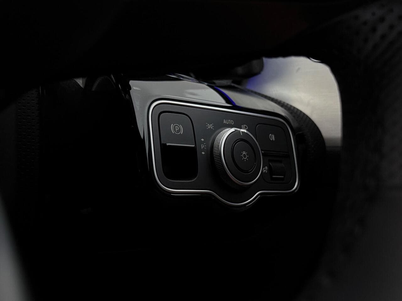 Mercedes-Benz CLA thumbnail Misc Controls