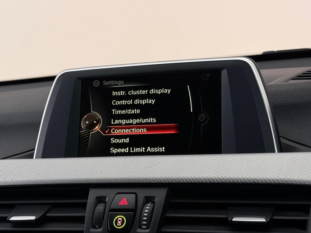 BMW X1 thumbnail Infotainment System