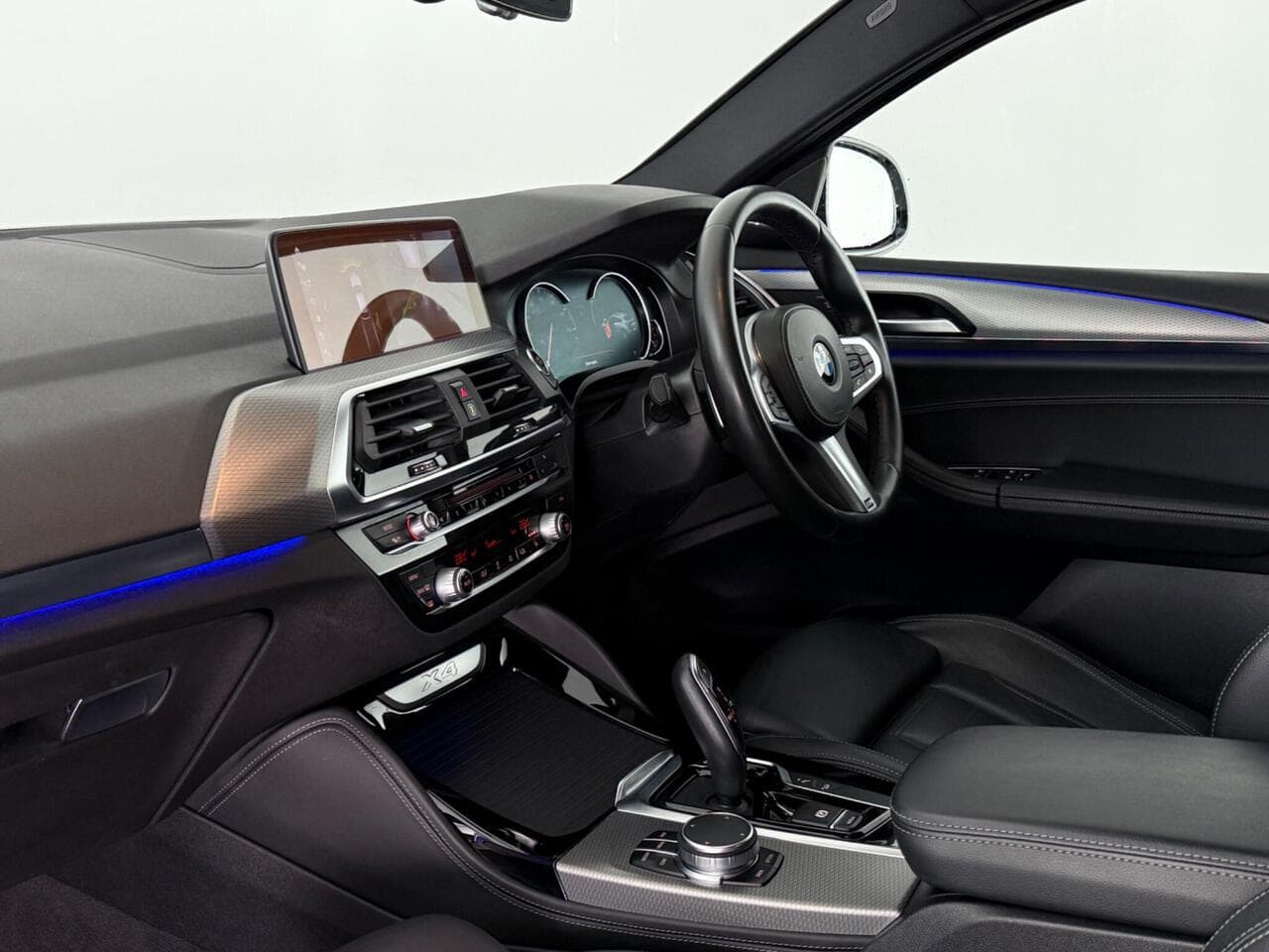 BMW X4 thumbnail Interior Front