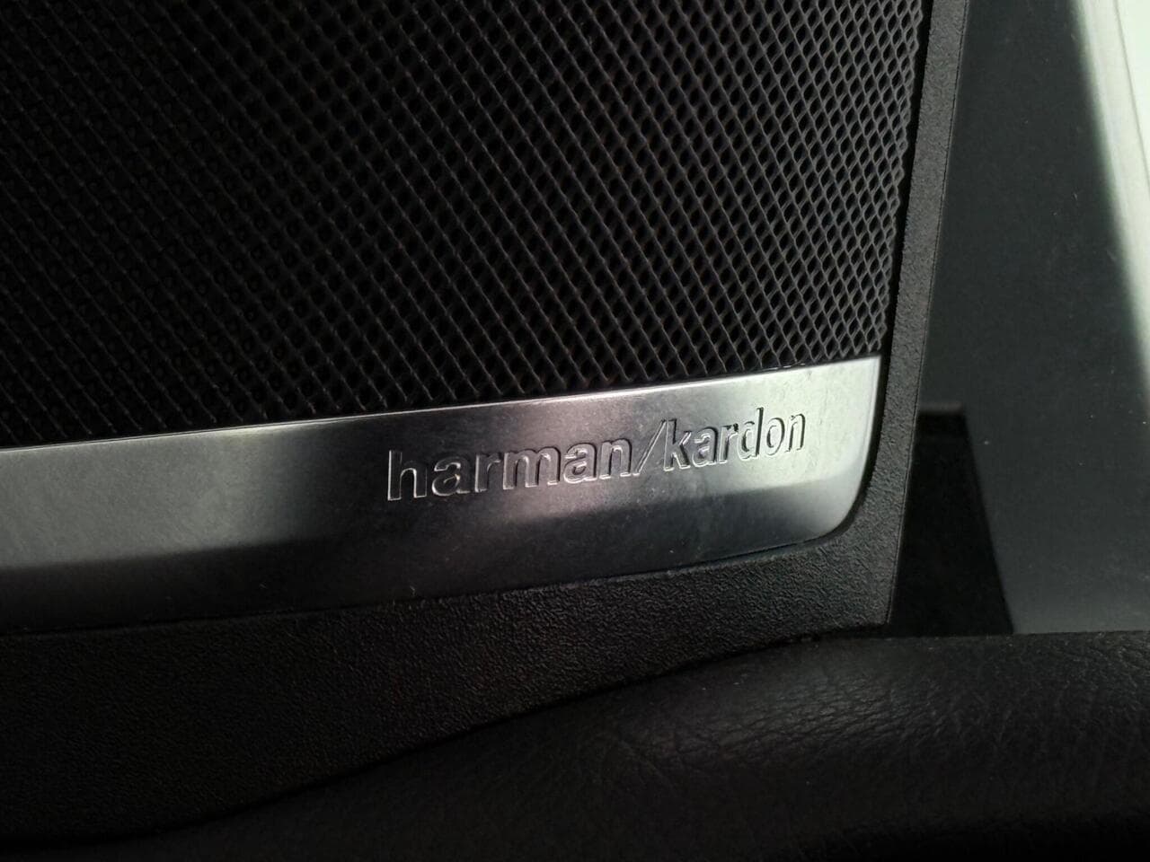 Mercedes-Benz GLS thumbnail Misc Controls