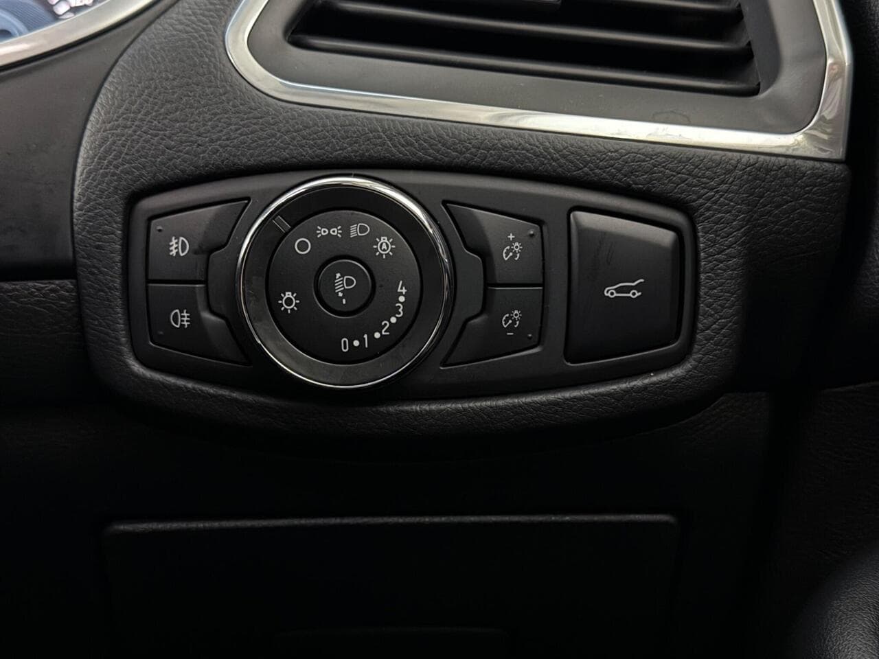 Ford Edge thumbnail Misc Controls