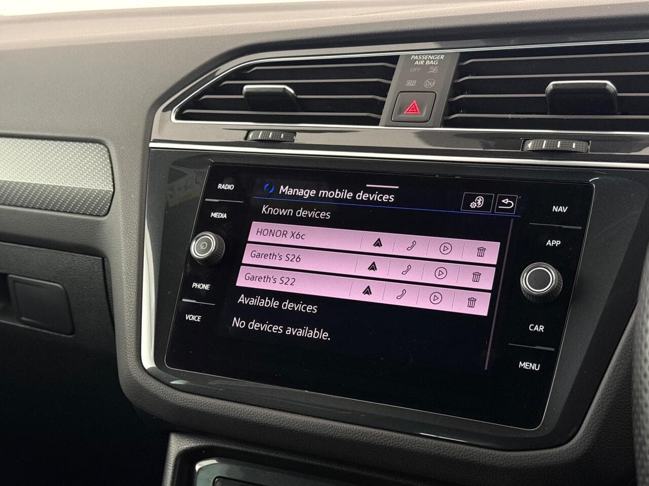 Volkswagen Tiguan thumbnail Infotainment System