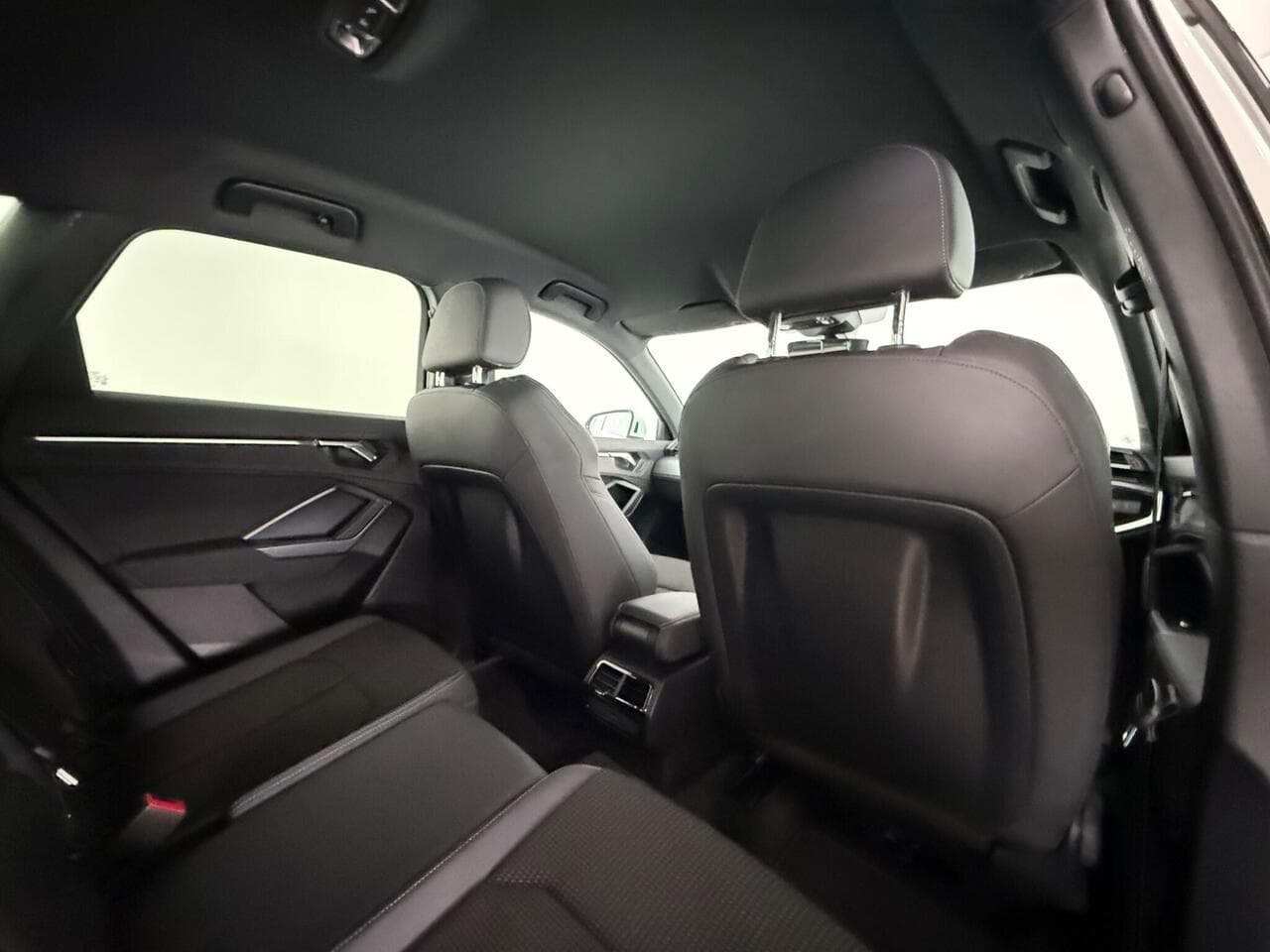Audi Q3 thumbnail Seats Rear