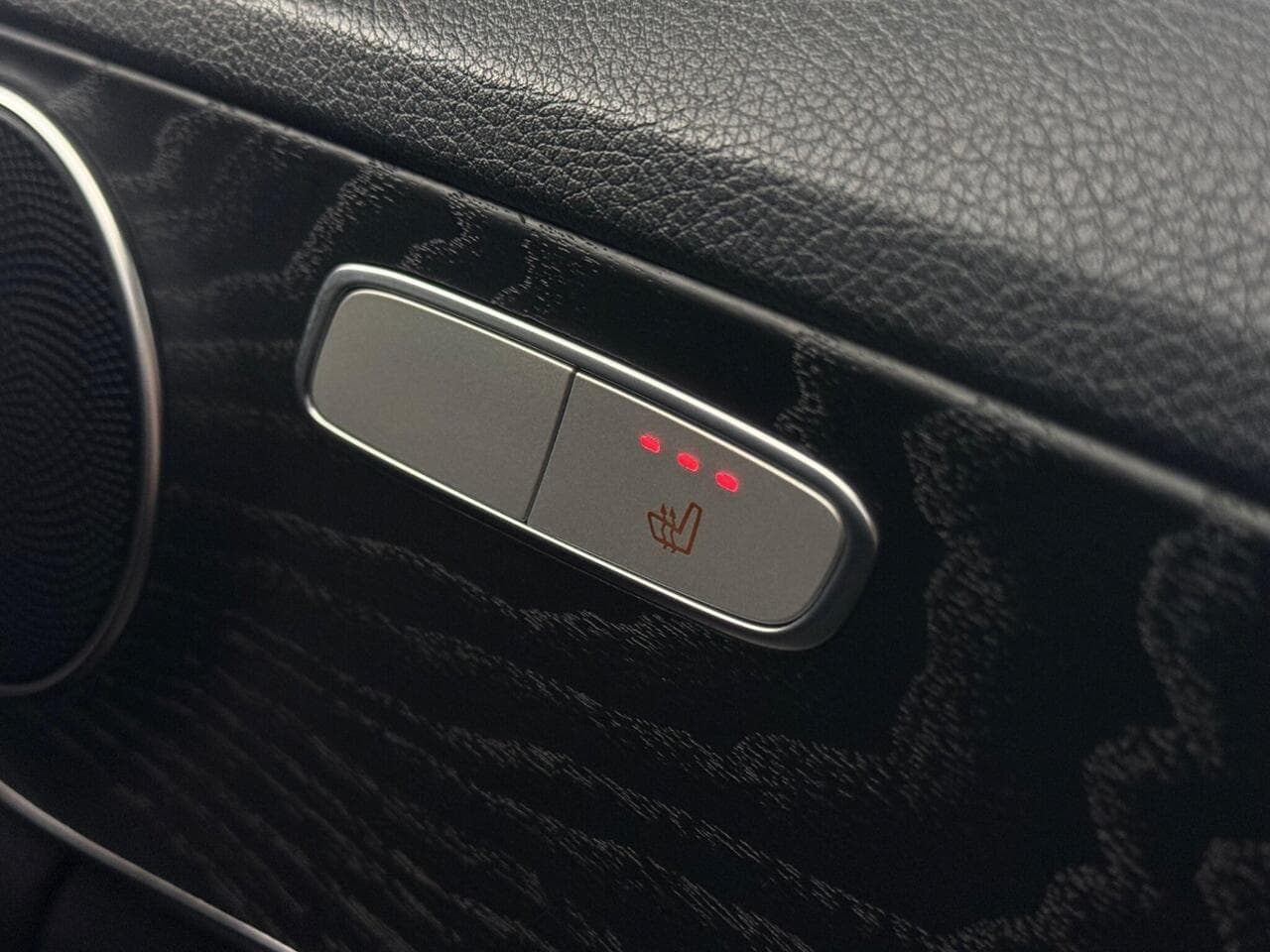 Mercedes-Benz C Class thumbnail Misc Controls