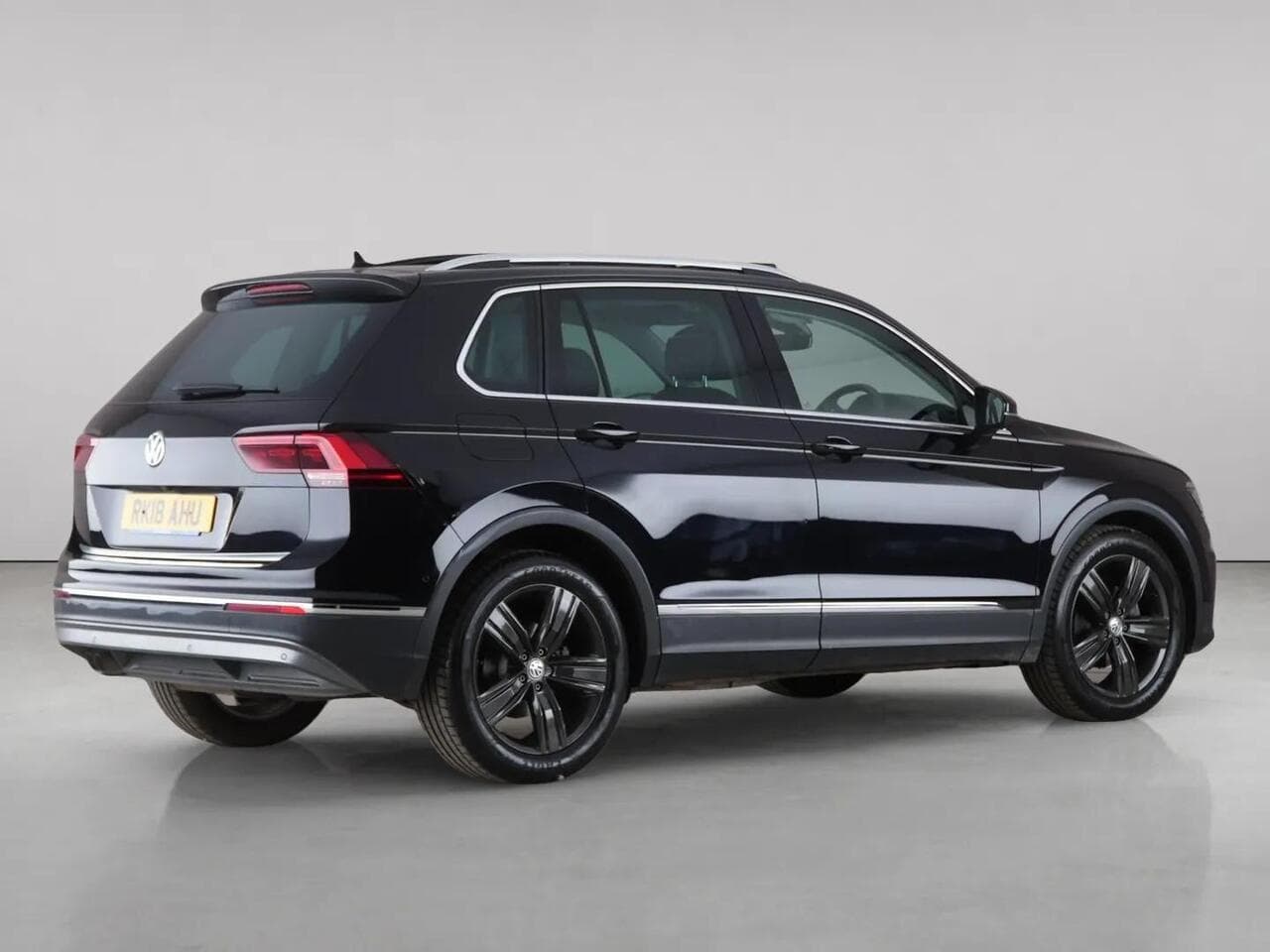 Volkswagen Tiguan thumbnail Rear Right