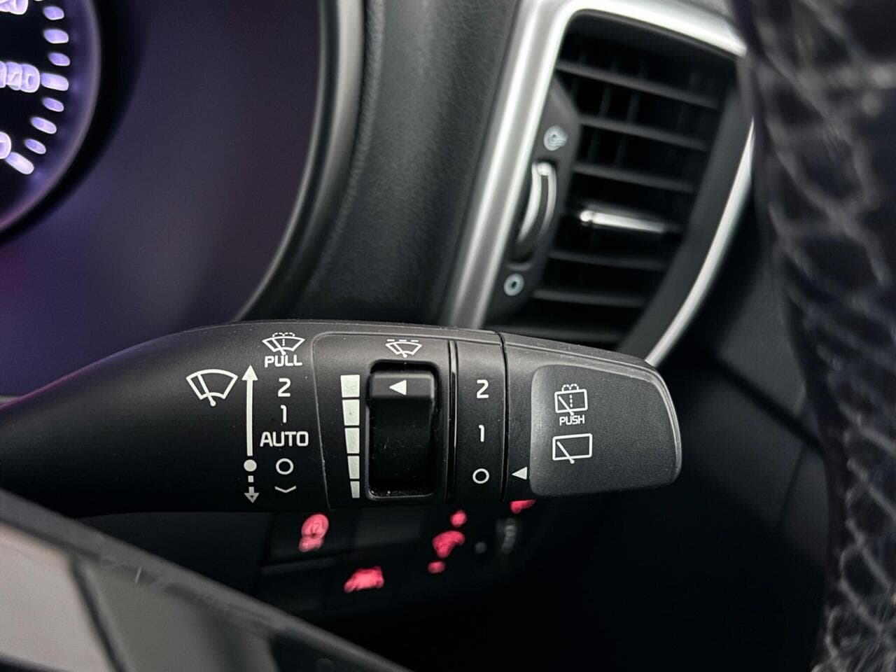 Kia Sportage thumbnail Misc Controls