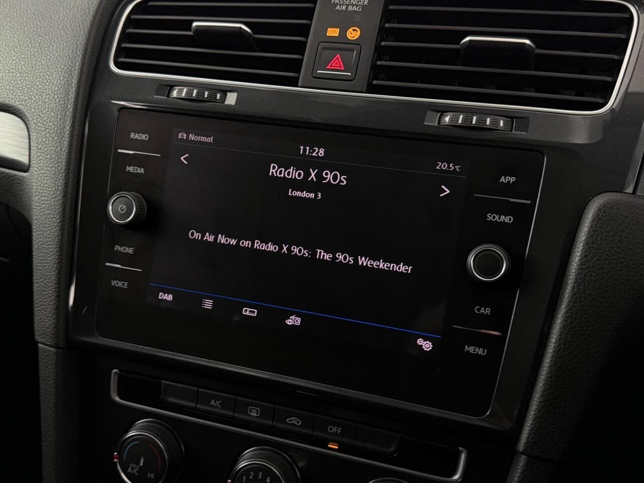Volkswagen Golf thumbnail Infotainment System