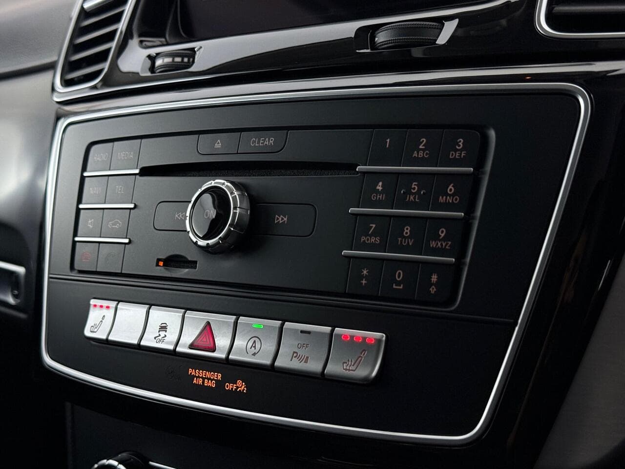 Mercedes-Benz GLE thumbnail Interior Front
