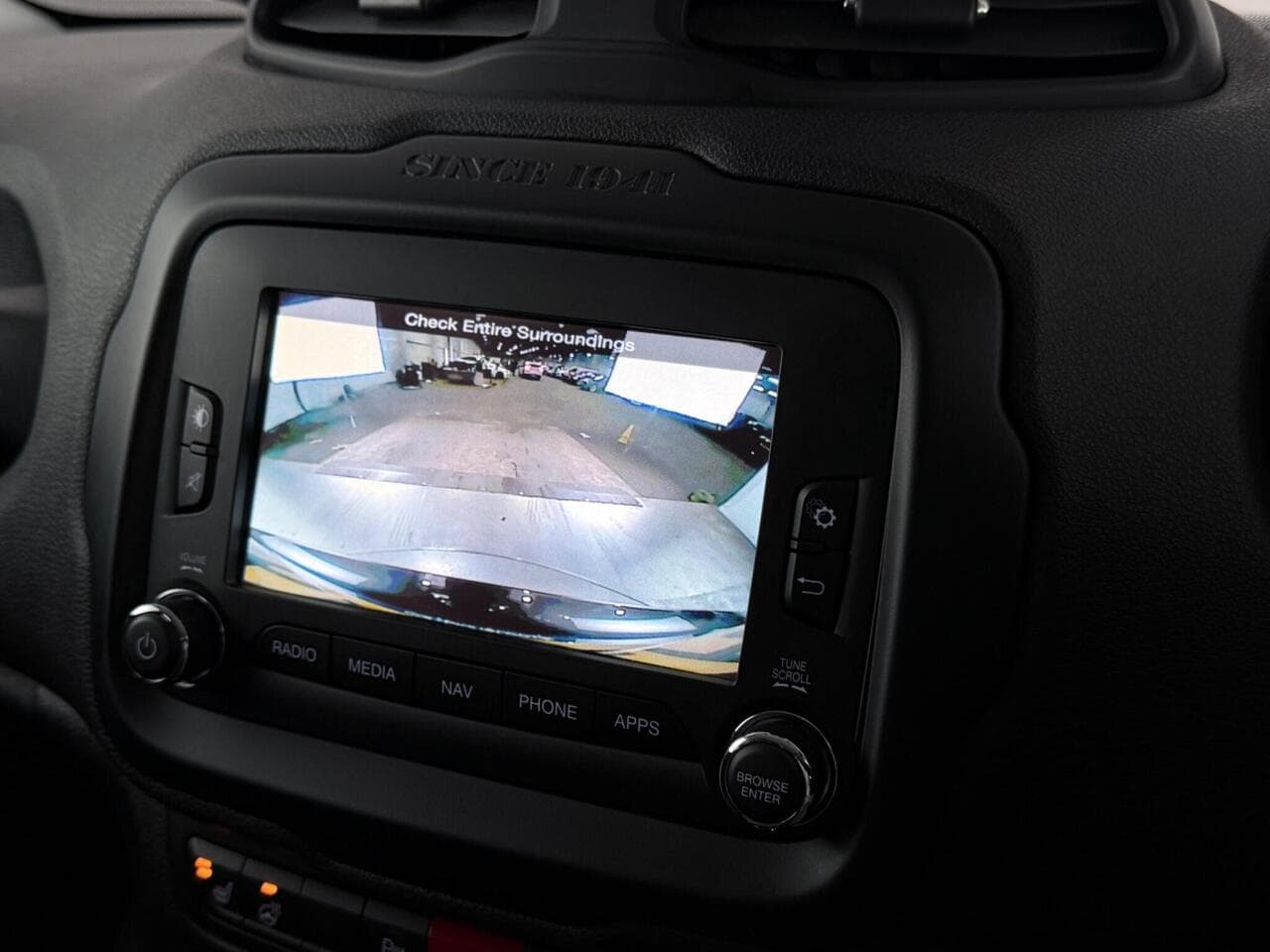 Jeep Renegade thumbnail Infotainment System