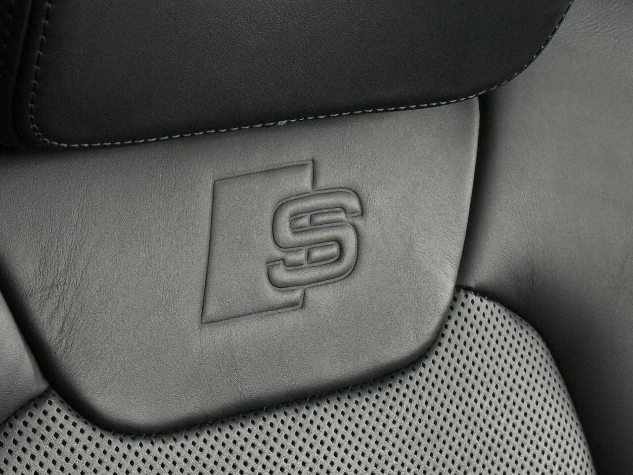 Audi A8 thumbnail Misc Controls