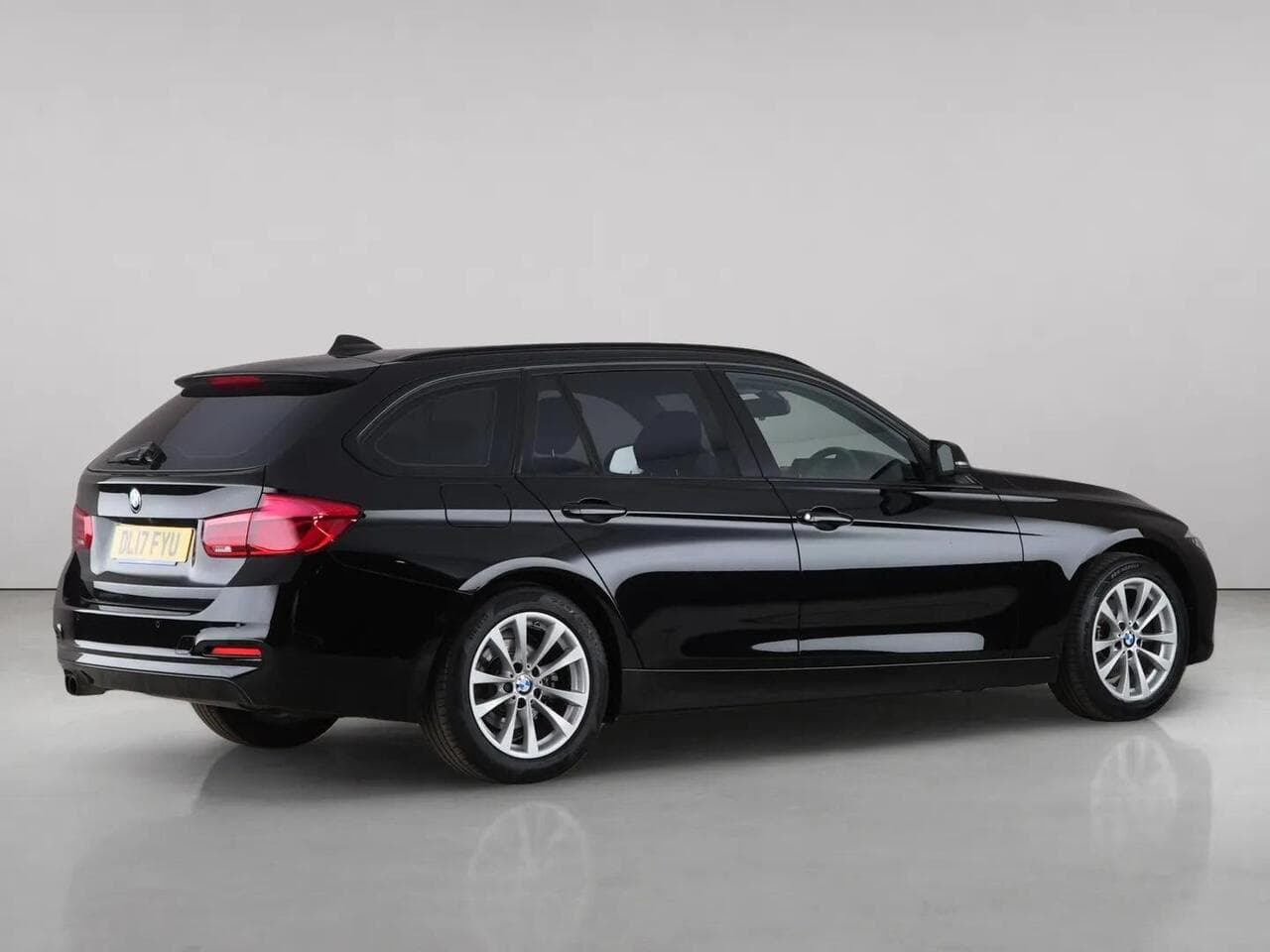 BMW 3 Series thumbnail Side Right
