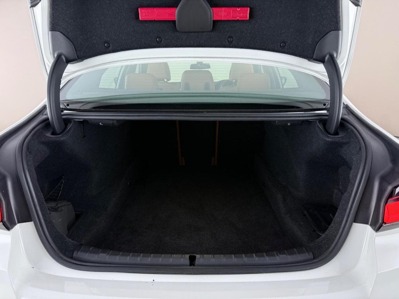 BMW 5 Series thumbnail Boot