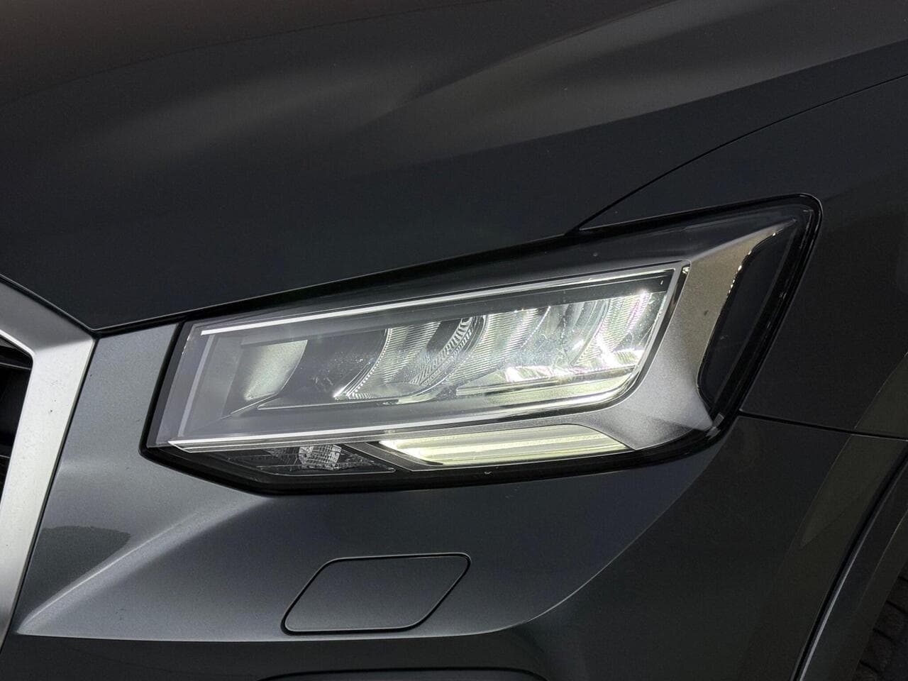 Audi Q2 thumbnail Lights Front
