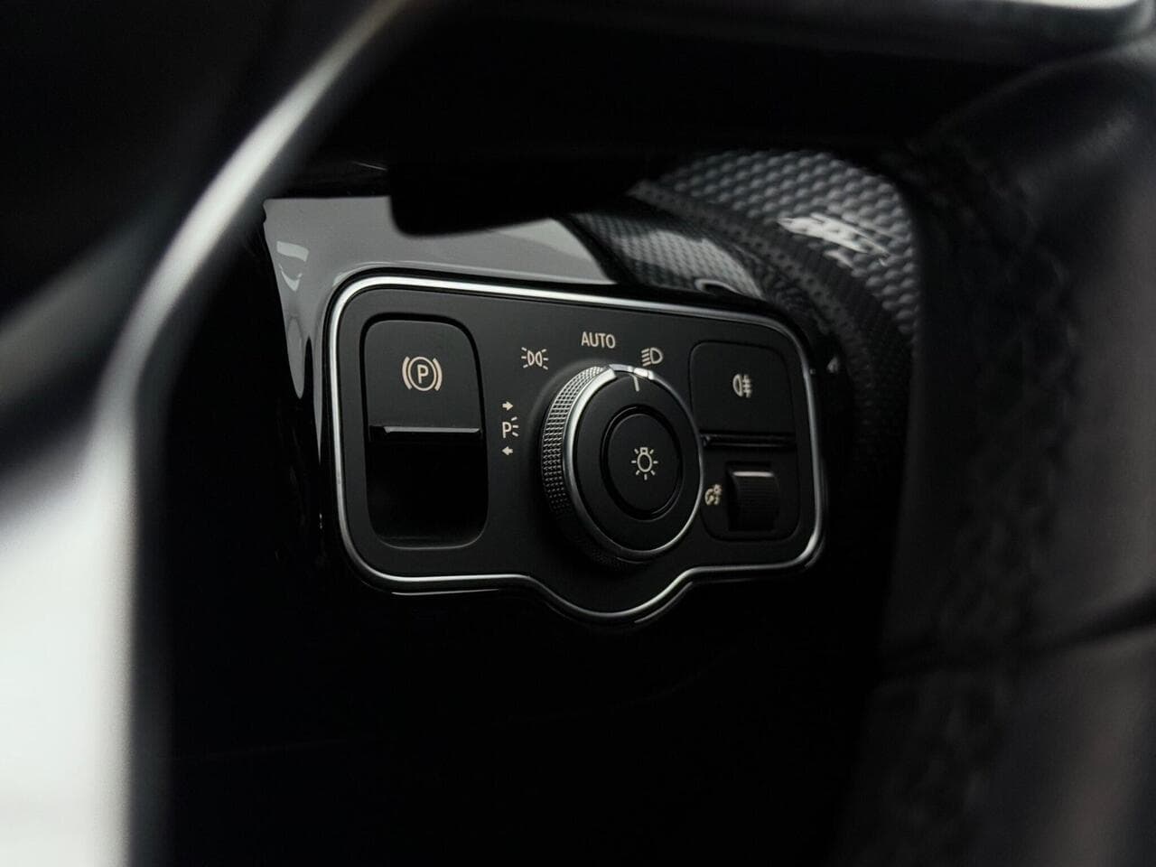 Mercedes-Benz A Class thumbnail Misc Controls