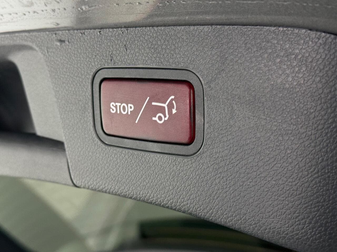 Mercedes-Benz GLA thumbnail Misc Controls