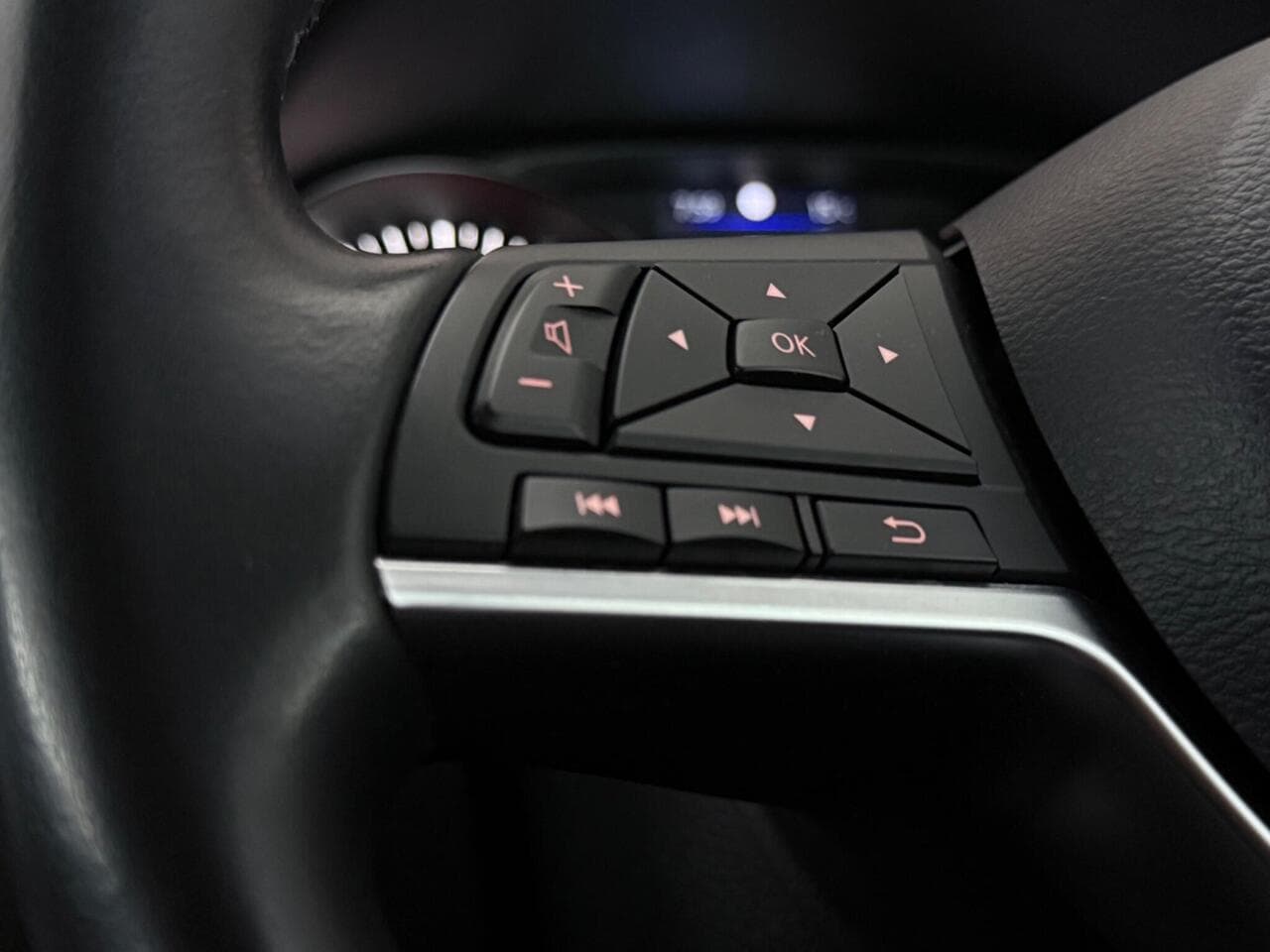 Nissan Qashqai thumbnail Misc Controls