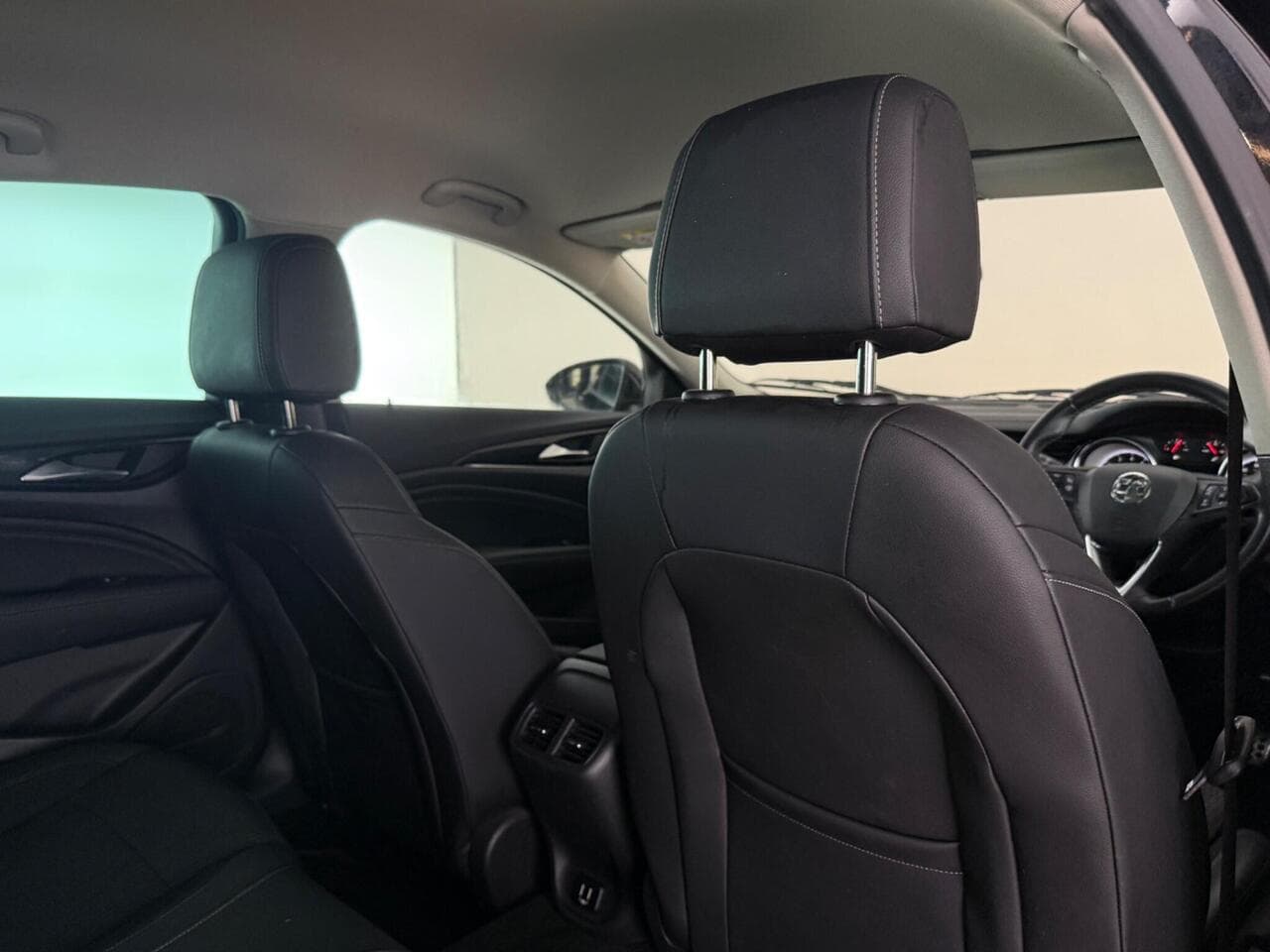 Vauxhall Insignia thumbnail Seats Rear