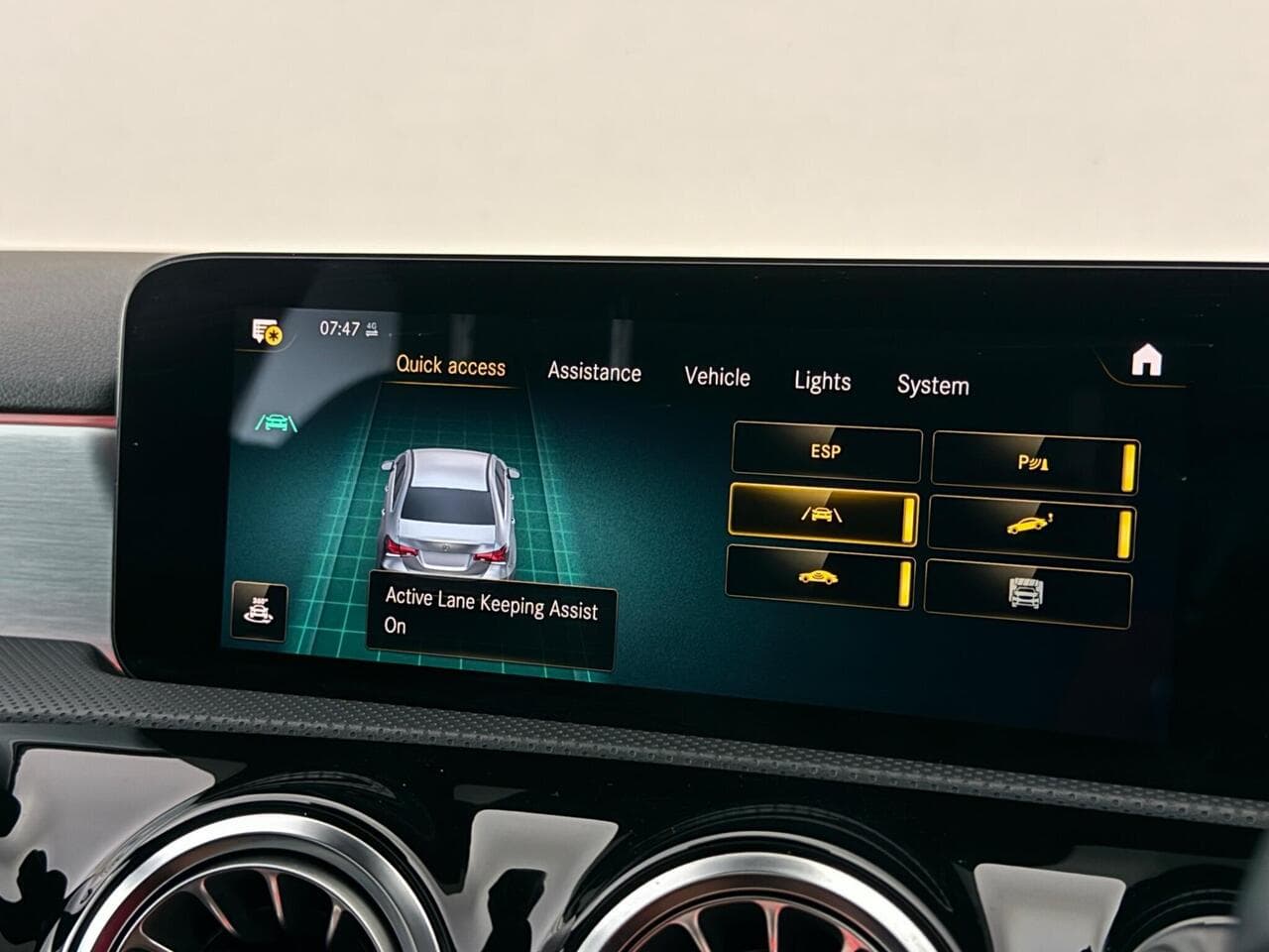 Mercedes-Benz A Class thumbnail Infotainment System