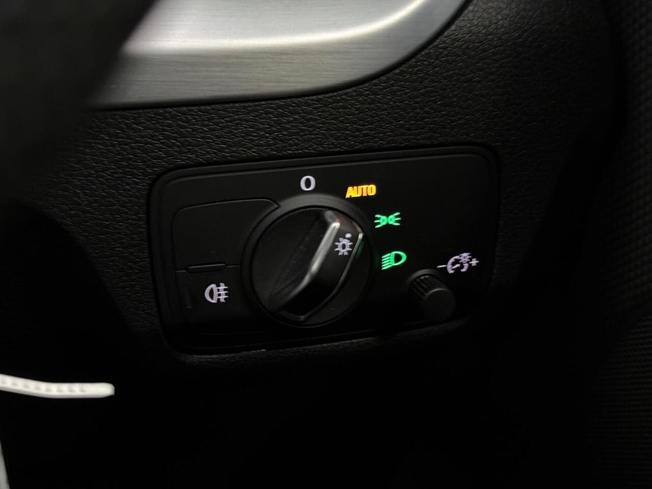 Audi Q2 thumbnail Misc Controls