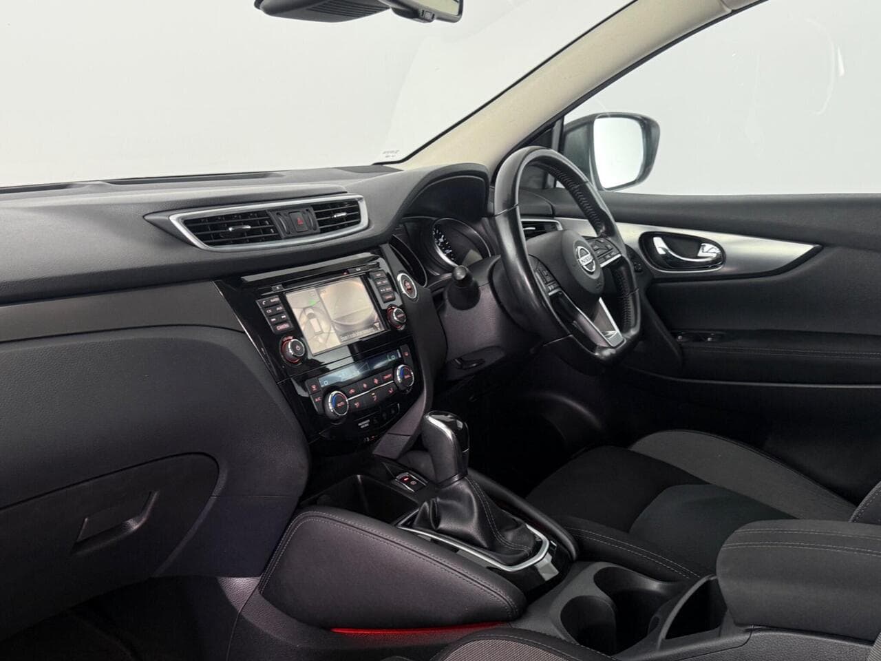 Nissan Qashqai thumbnail Interior Front