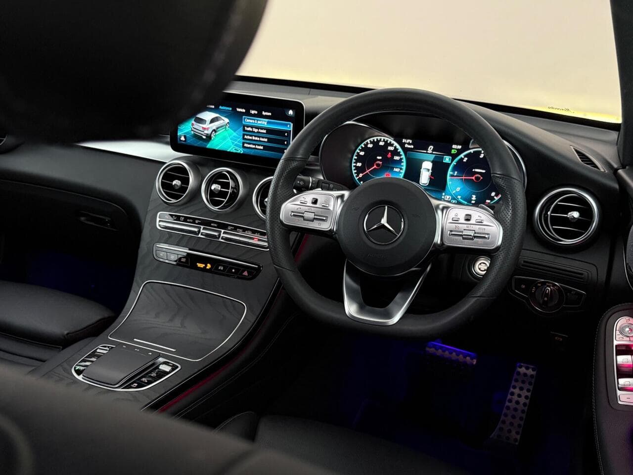 Mercedes-Benz GLC thumbnail Interior Front
