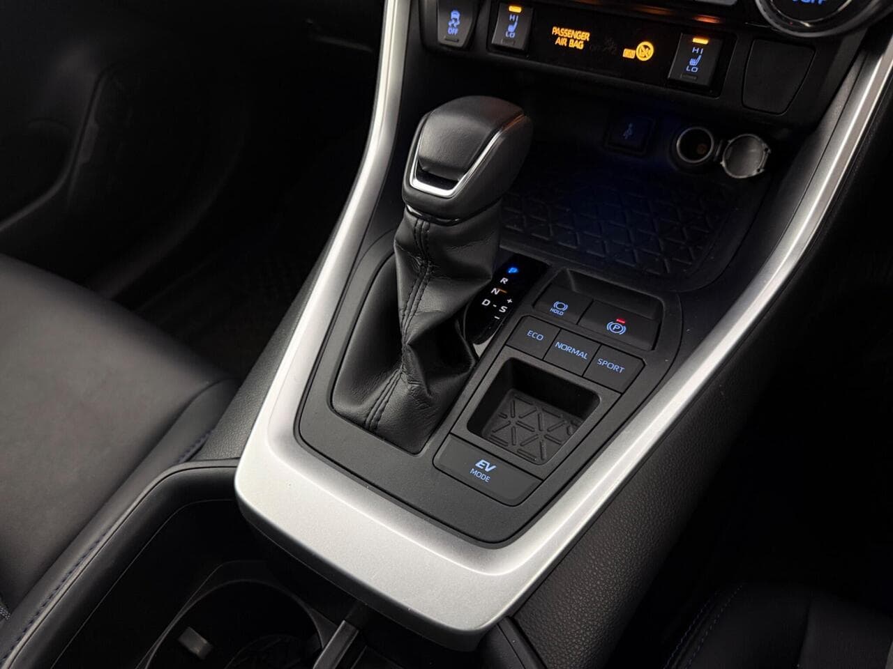 Toyota RAV4 thumbnail Interior Front