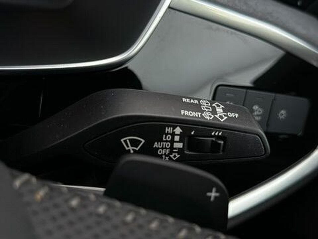 Audi Q3 thumbnail Misc Controls