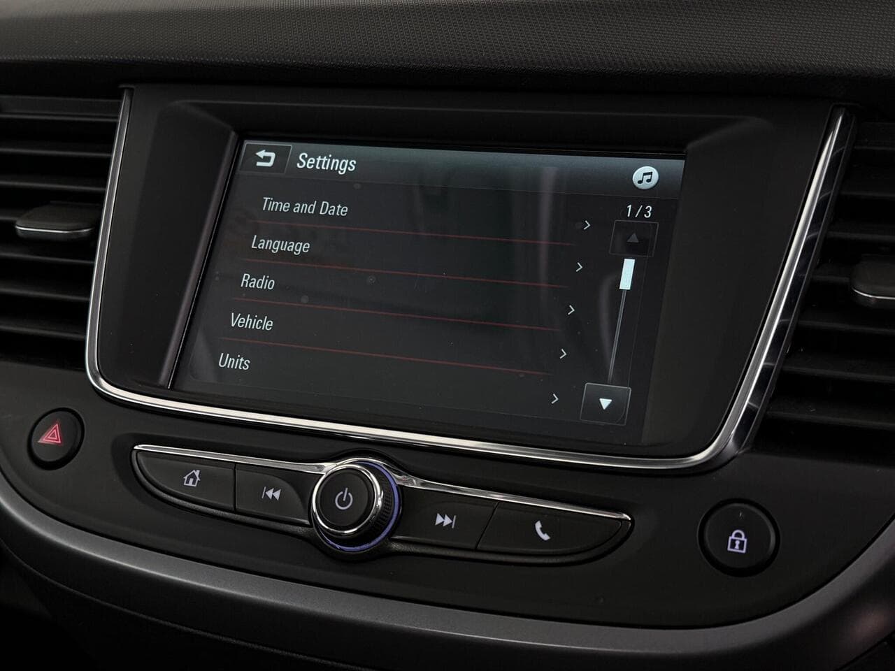 Vauxhall Crossland thumbnail Infotainment System