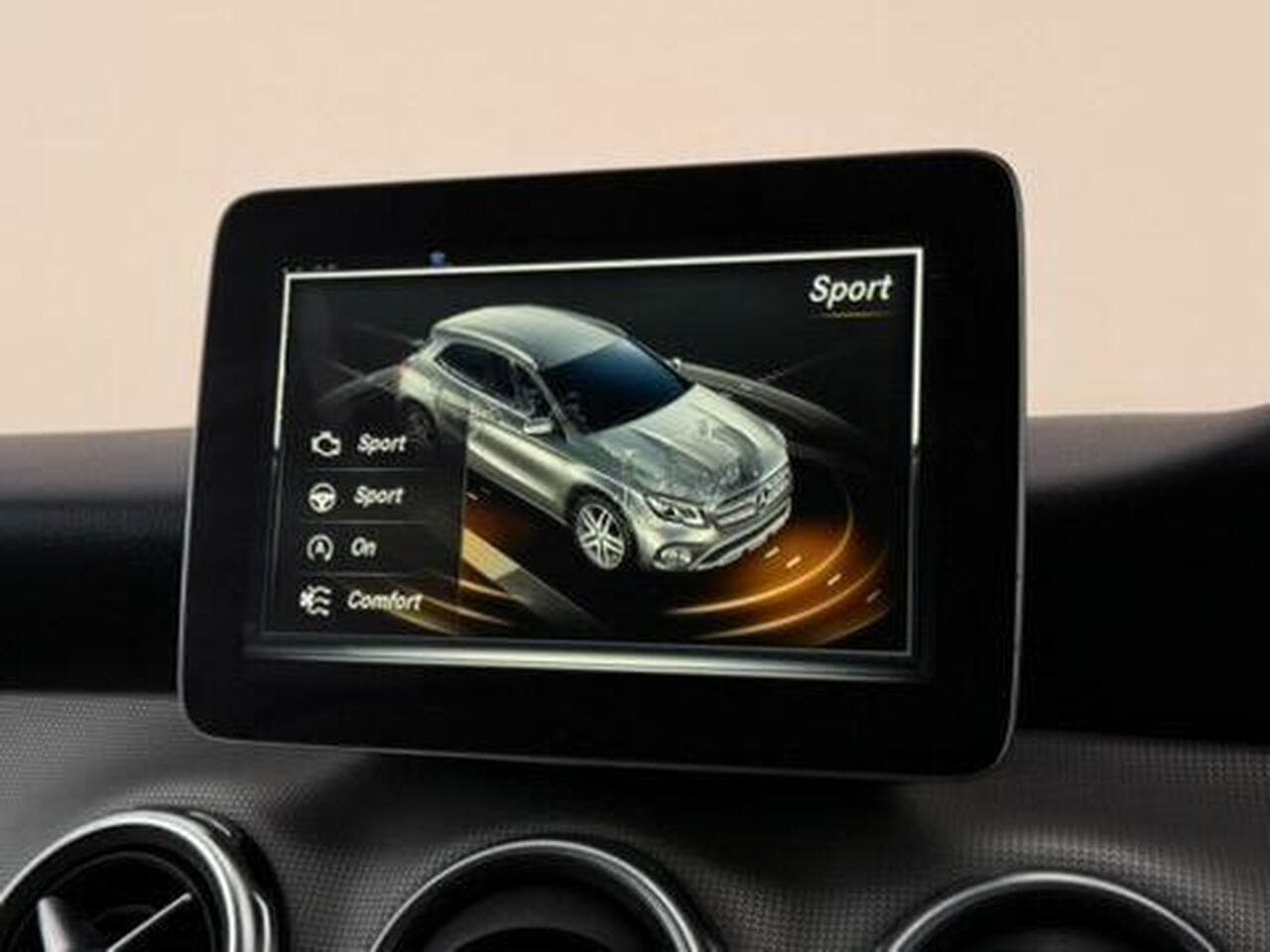 Mercedes-Benz GLA thumbnail Infotainment System