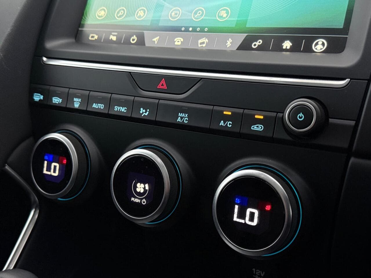 Jaguar E-PACE thumbnail Infotainment System