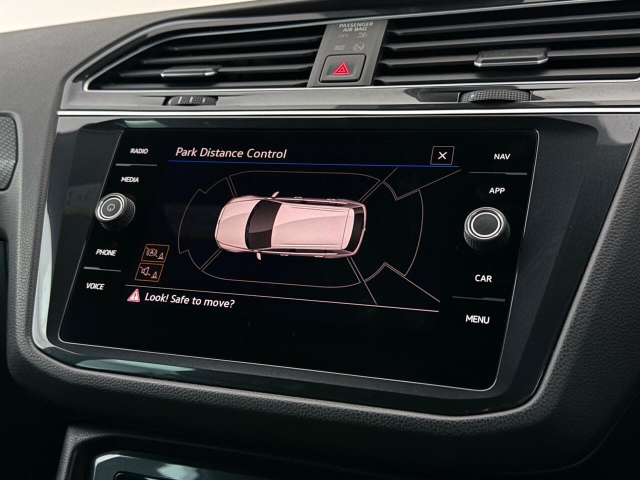 Volkswagen Tiguan thumbnail Infotainment System