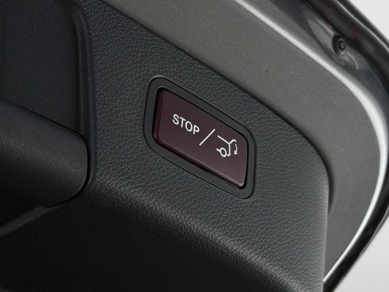 Mercedes-Benz GLA thumbnail Misc Controls