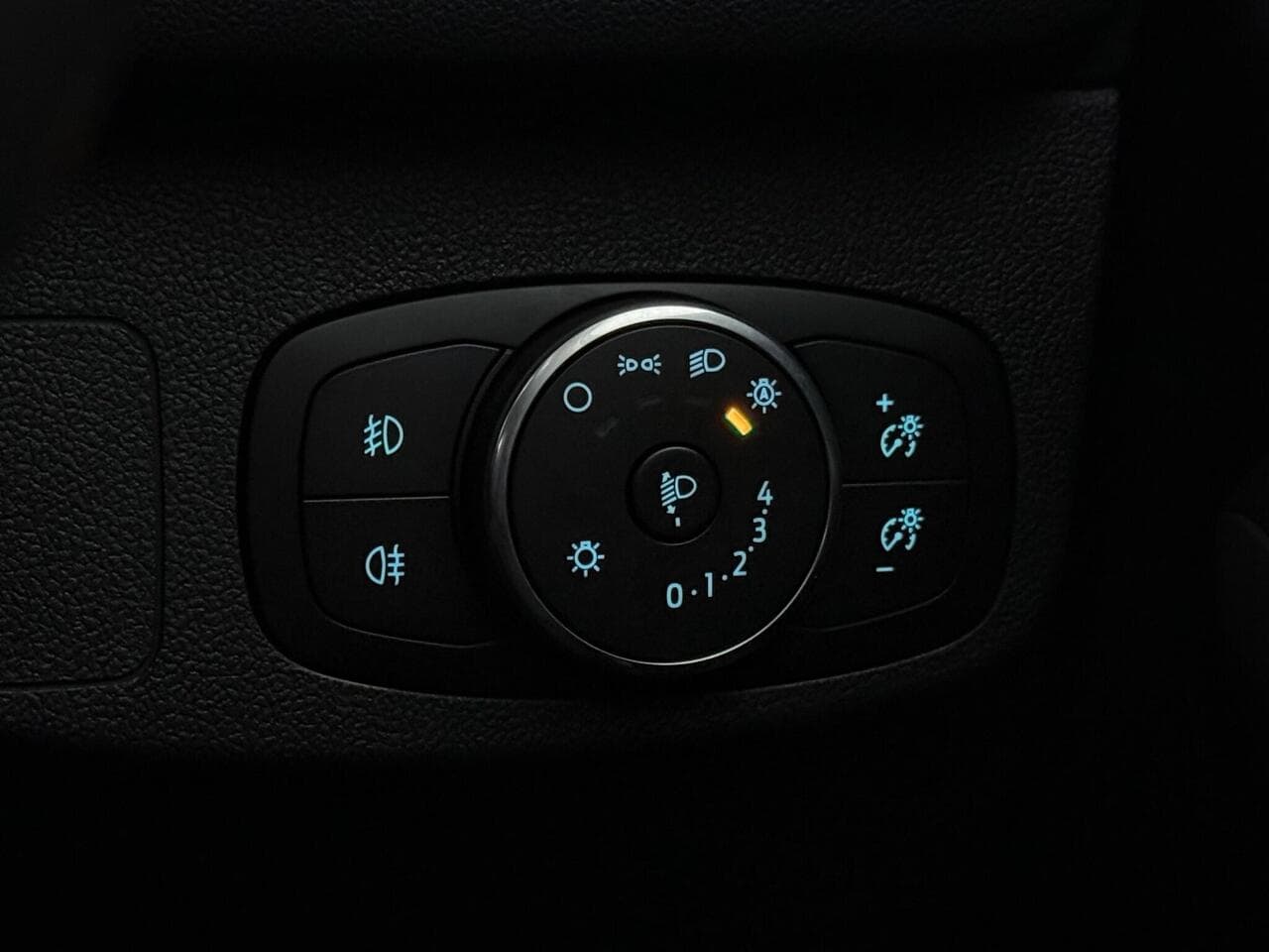 Ford Focus thumbnail Misc Controls