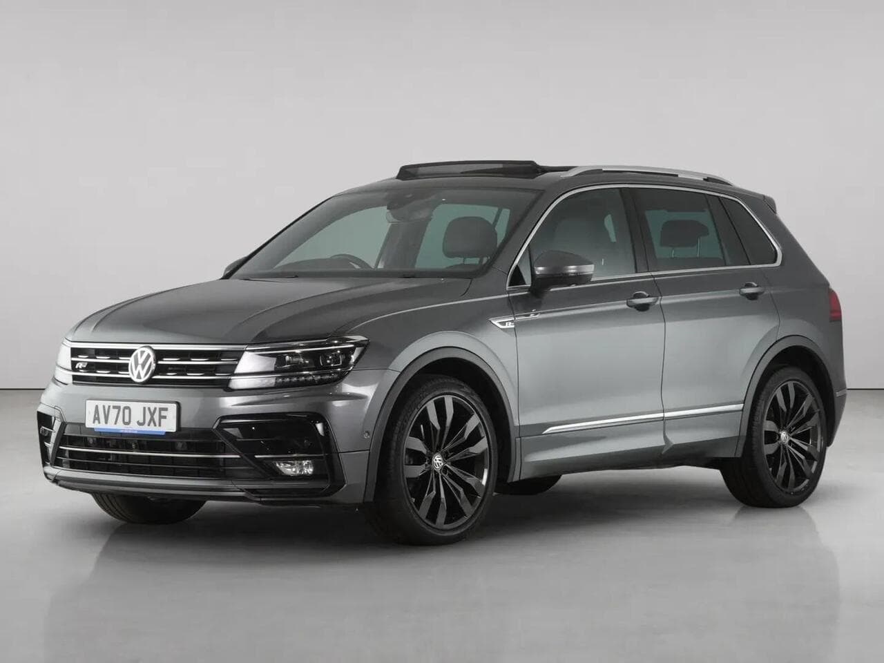 Volkswagen Tiguan thumbnail Front Left