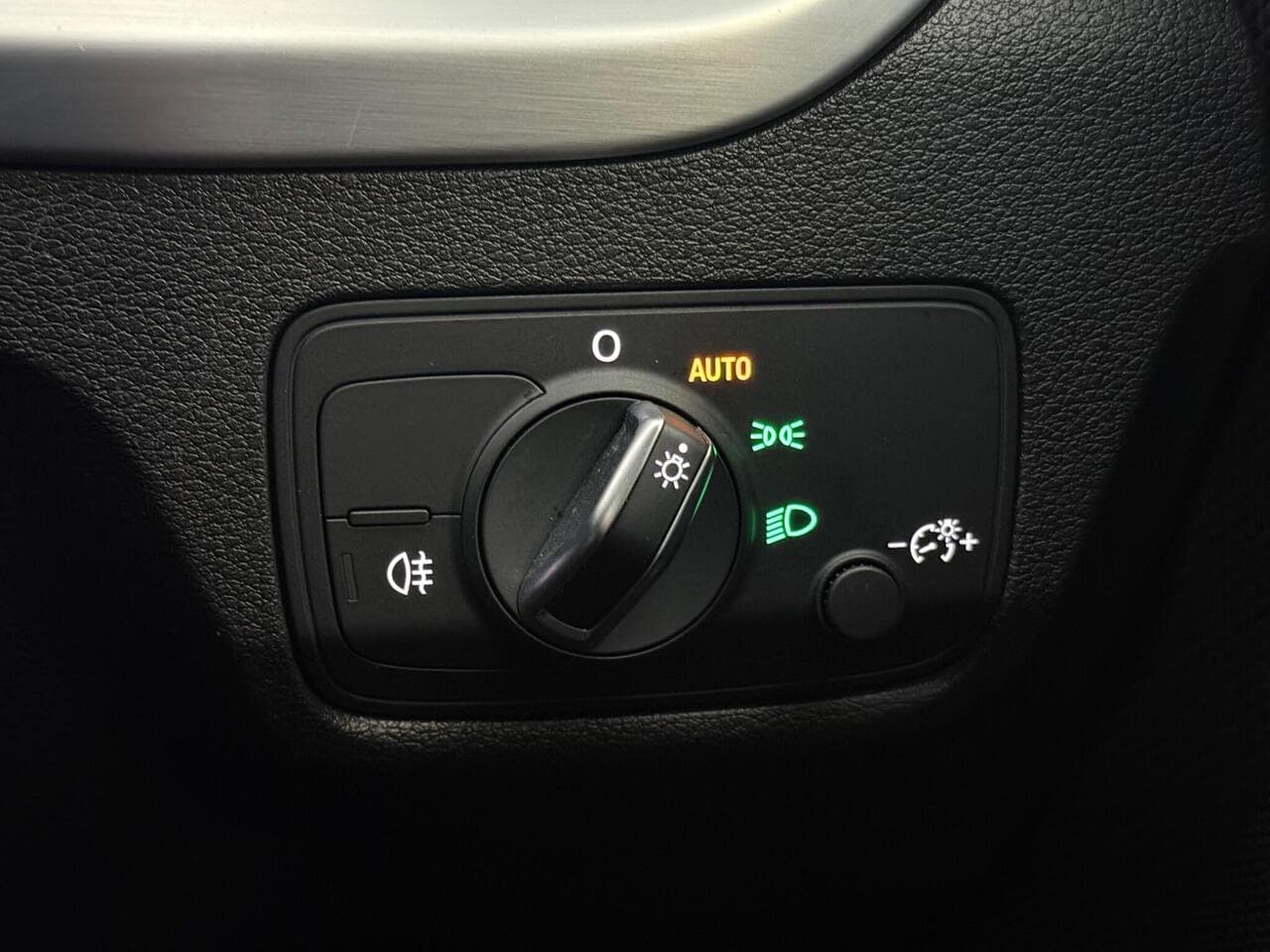 Audi Q2 thumbnail Misc Controls