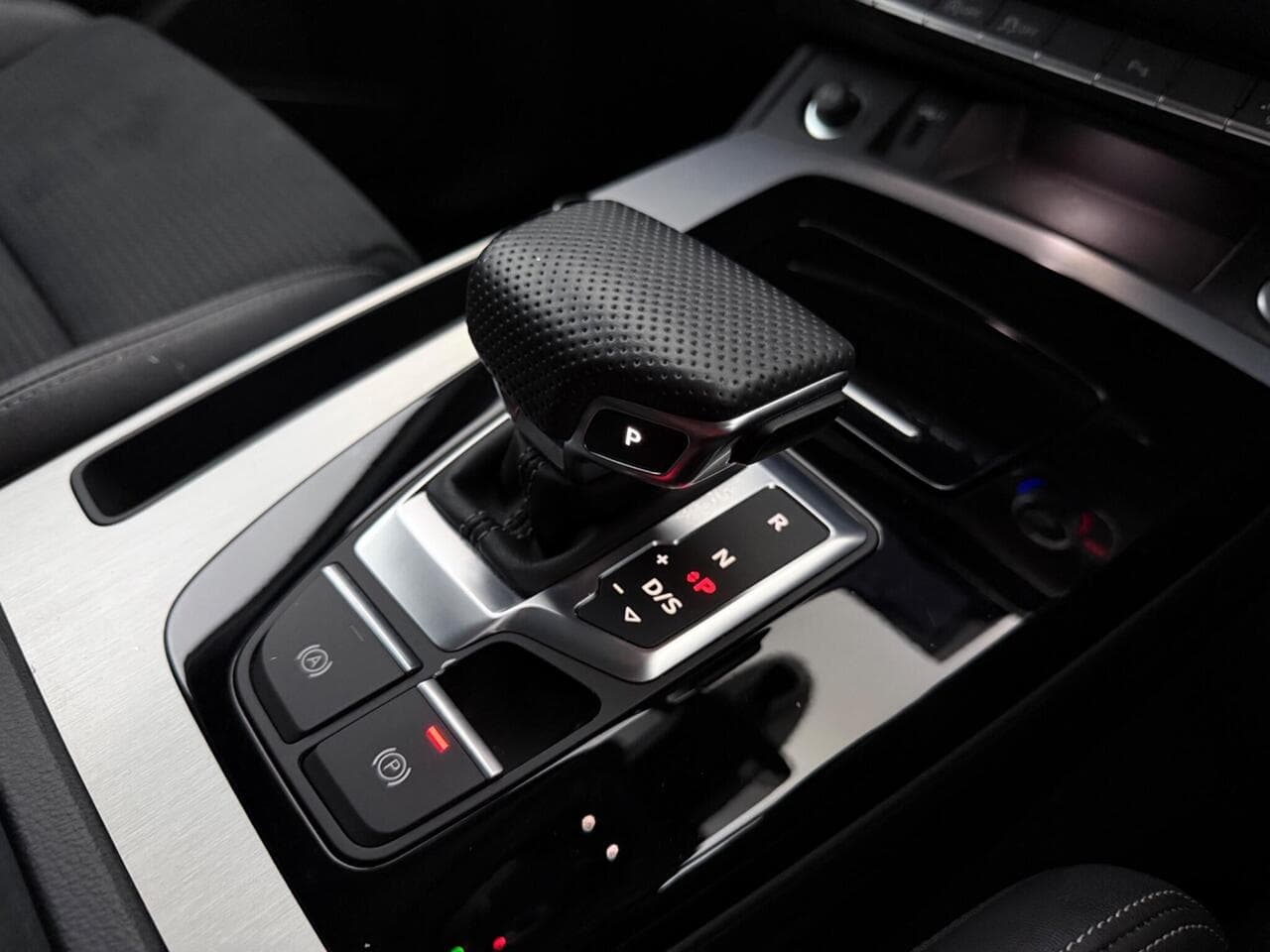 Audi Q5 thumbnail Interior Front