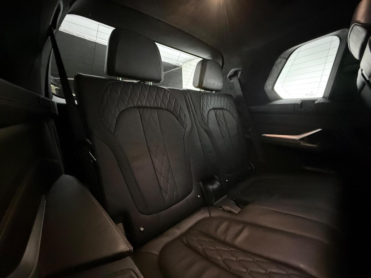 BMW X7 thumbnail Seats Rear