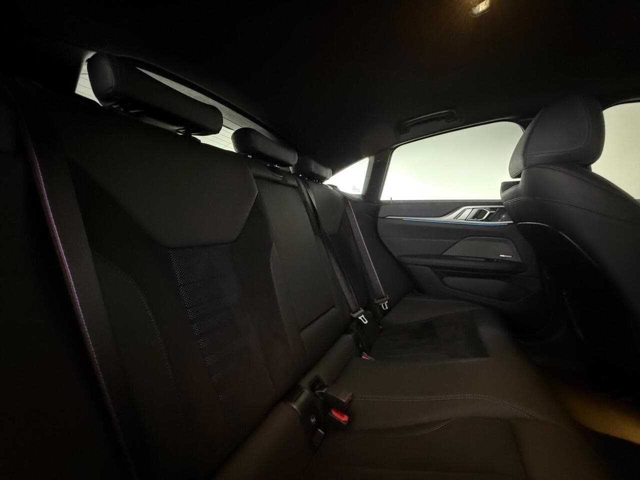 BMW i4 thumbnail Seats Rear