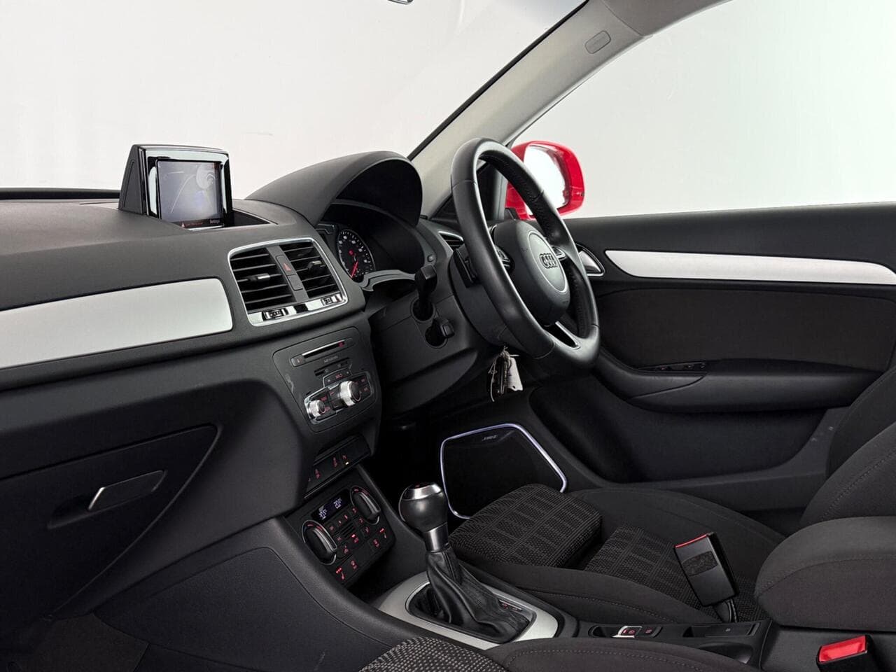 Audi Q3 thumbnail Interior Front