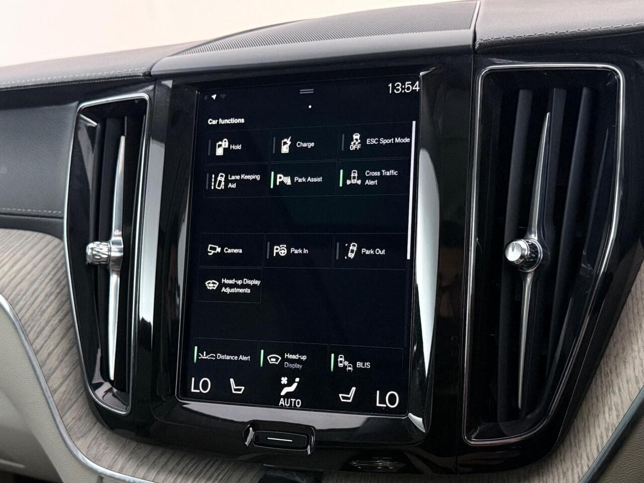 Volvo XC60 thumbnail Infotainment System