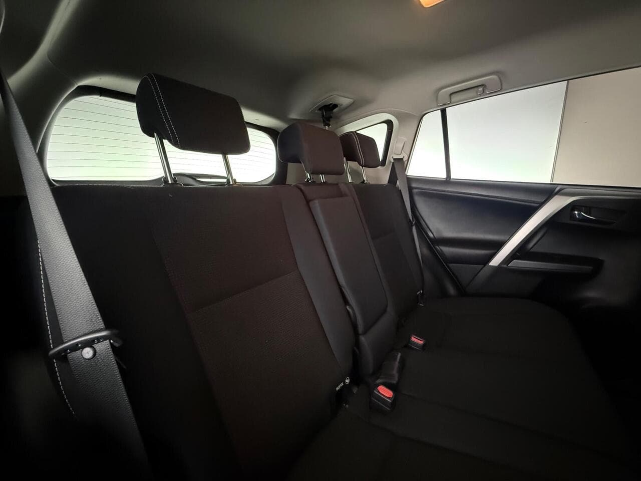Toyota RAV4 thumbnail Seats Rear